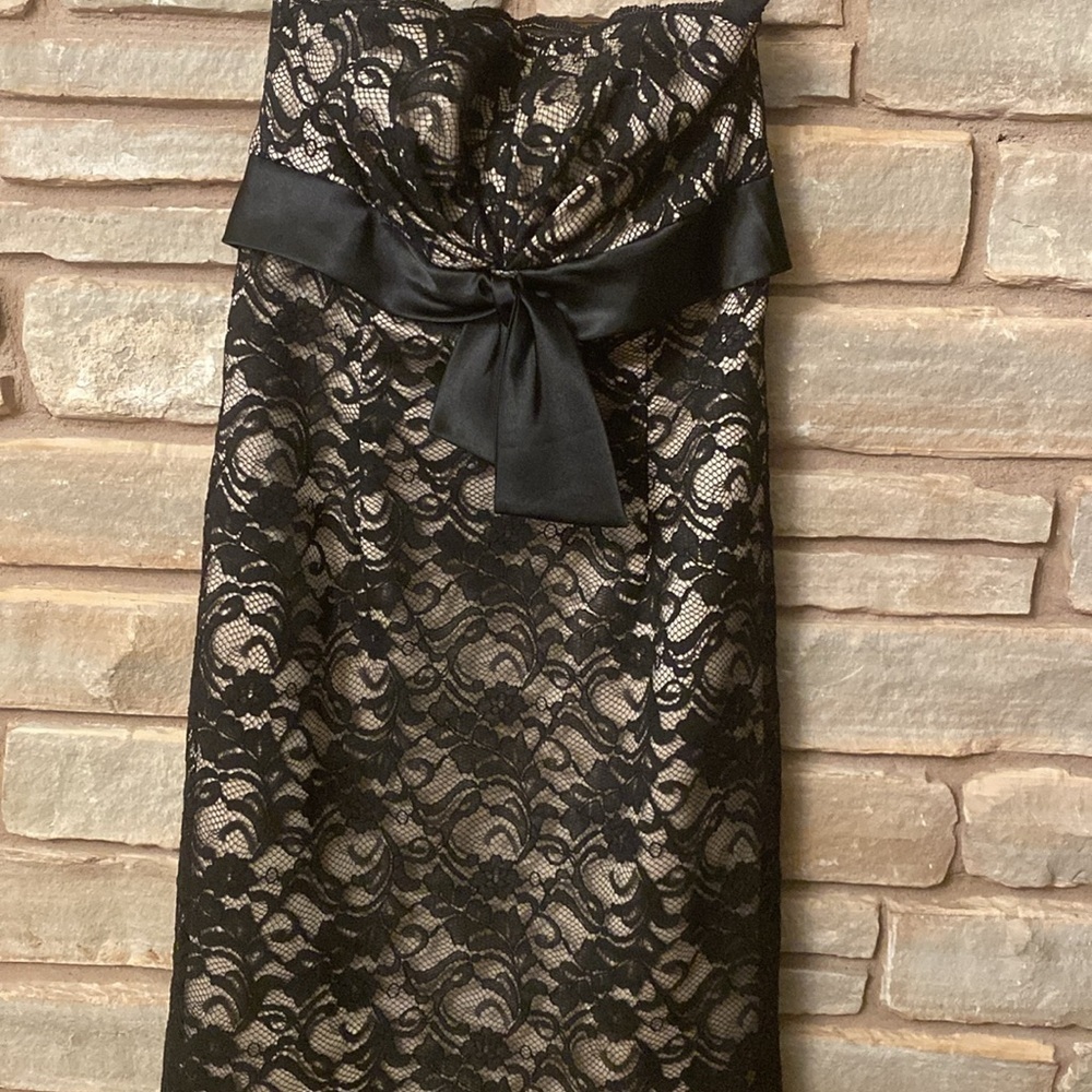 White House|Black Market Elegant Black Lace Strapless Dress Size 4 - Picture 12 of 14